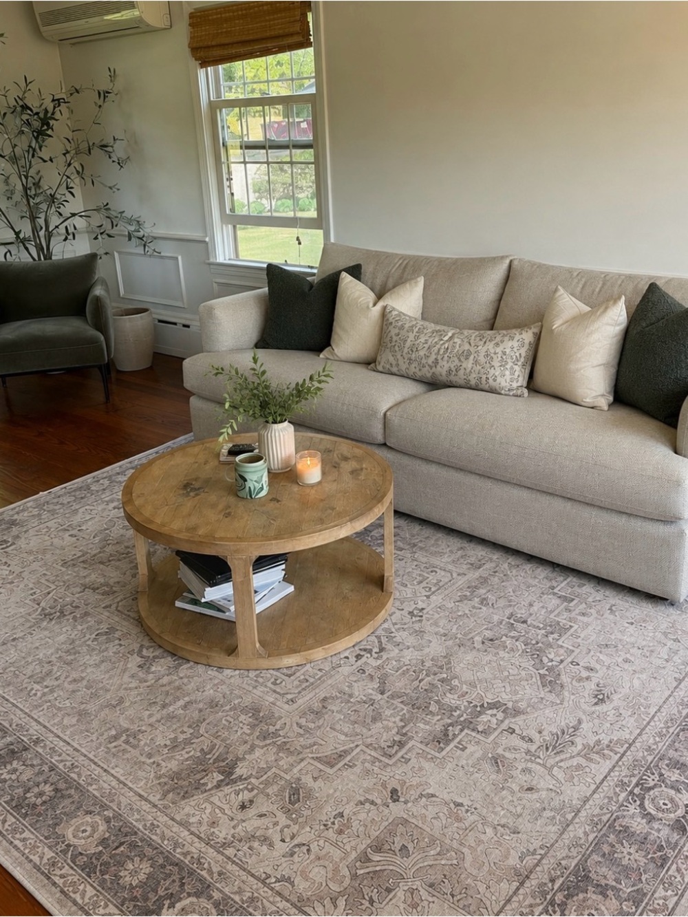 Ruggable 8x10 rug tradition design - I can also sell pad for under it